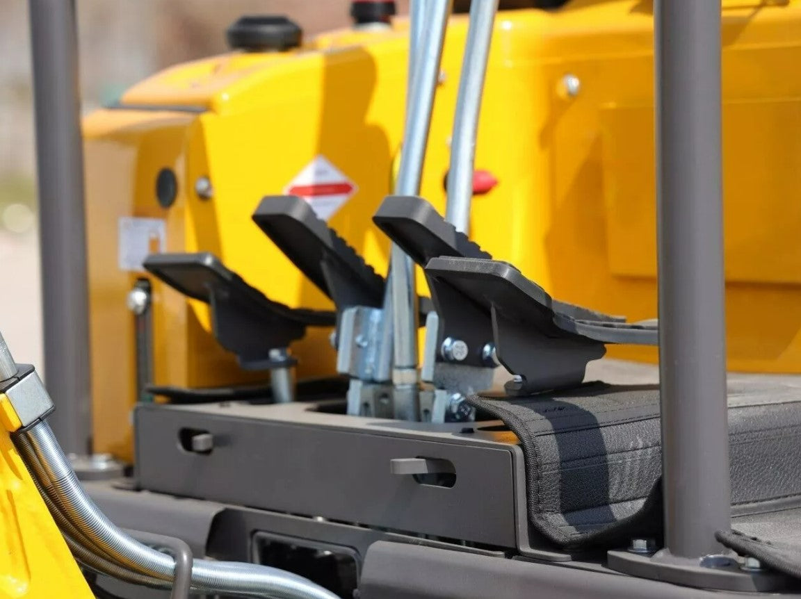 2 TON TYPHON TERROR XIX Mini Excavator, KUBOTA D902 Diesel Engine with Thump Clip