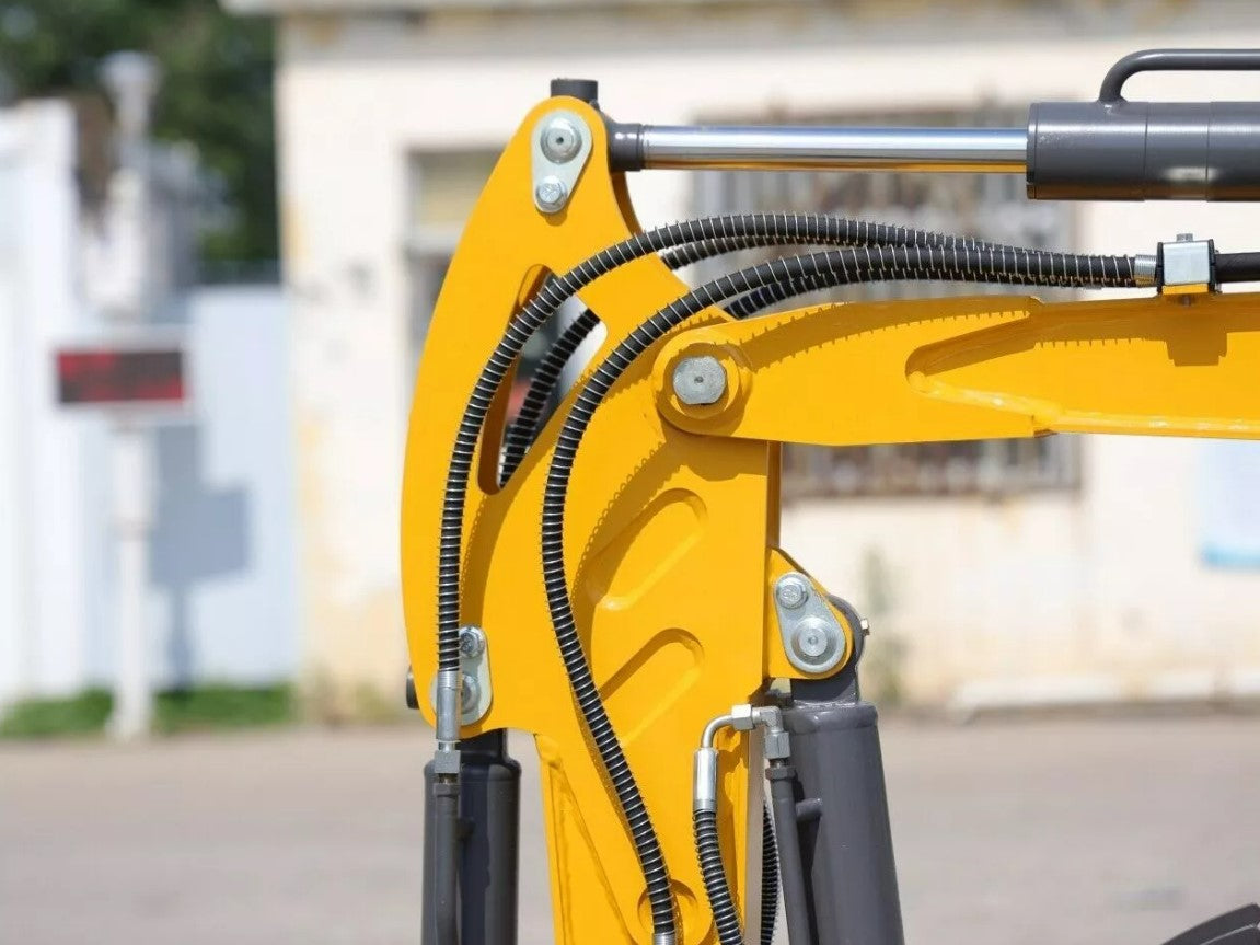 2 TON TYPHON TERROR XIX Mini Excavator, KUBOTA D902 Diesel Engine with Thump Clip