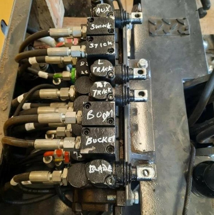 AGT H15 1.5 ton 13.5HP RATO Mini Excavator with pilot control system